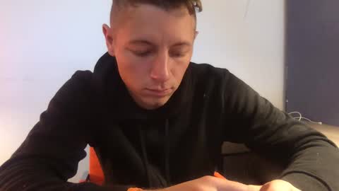 Snapshot of roastingcorn chatting on December 5, 8:22 pm RoastingCorn online show from December 5, 8:22 pm