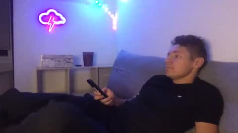 Snapshot of roastingcorn chatting on December 20, 10:49 am RoastingCorn online show from December 20, 10:49 am