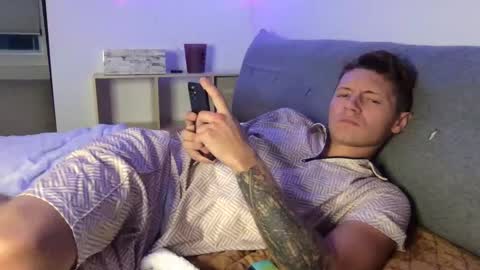 Snapshot of roastingcorn chatting on December 21, 1:04 am RoastingCorn online show from December 21, 1:04 am