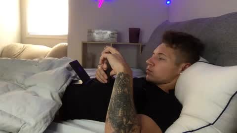 Snapshot of roastingcorn chatting on January 5, 4:06 pm RoastingCorn online show from January 5, 4:06 pm