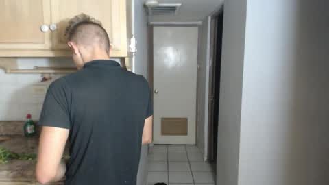 Snapshot of roastingcorn chatting on November 17, 12:49 am RoastingCorn online show from November 17, 12:49 am