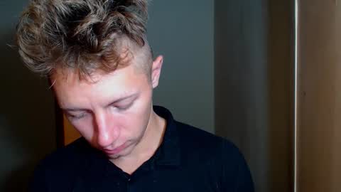 Snapshot of roastingcorn chatting on December 4, 3:05 am RoastingCorn online show from December 4, 3:05 am