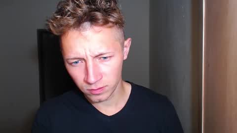 Snapshot of roastingcorn chatting on December 5, 7:39 am RoastingCorn online show from December 5, 7:39 am