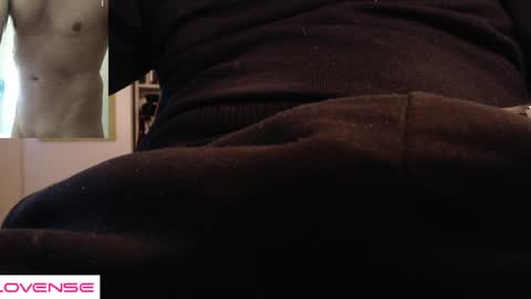 Snapshot of robby66_56 chatting on December 15, 8:36 pm robby66_56 online show from December 15, 8:36 pm