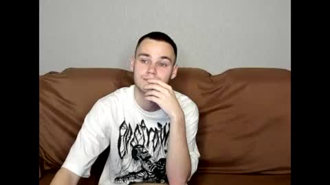 robert10211 online show from November 1, 8:55 pm