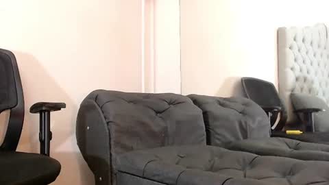 robert_kingg online show from June 10, 9:25 pm