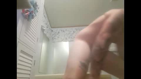 Snapshot of robertd5094 chatting on May 29, 10:57 am robertd5094 online show from May 29, 10:57 am