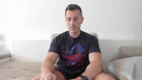 roberto4ever online show from June 8, 1:00 pm