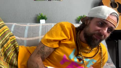 Snapshot of roberto_gray chatting on May 28, 5:05 am roberto gray online show from May 28, 5:05 am