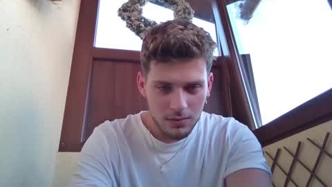 Snapshot of roberto_twink1 chatting on December 19, 7:51 am Roberto online show from December 19, 7:51 am