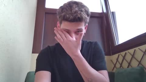 Snapshot of roberto_twink1 chatting on February 2, 6:48 am Roberto online show from February 2, 6:48 am