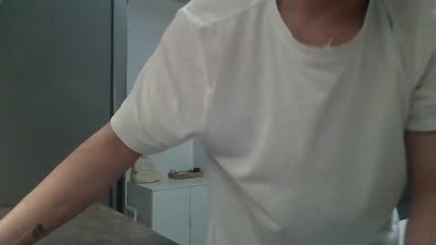 Snapshot of roberto_twink1 chatting on February 4, 7:33 pm Roberto online show from February 4, 7:33 pm