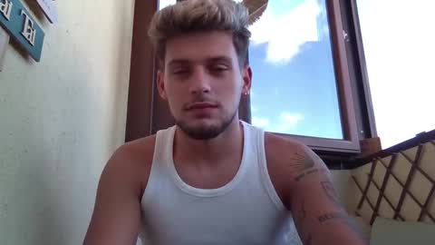 Snapshot of roberto_twink1 chatting on September 22, 8:49 am Roberto online show from September 22, 8:49 am