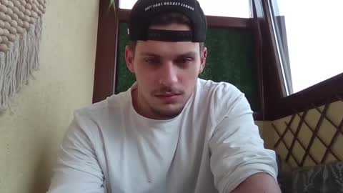 Snapshot of roberto_twink1 chatting on March 18, 6:05 am Roberto online show from March 18, 6:05 am