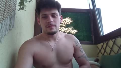 Snapshot of roberto_twink1 chatting on April 1, 10:16 am Roberto online show from April 1, 10:16 am
