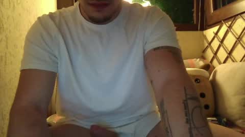 Snapshot of roberto_twink1 chatting on April 7, 5:35 pm Roberto online show from April 7, 5:35 pm