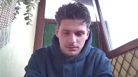 Snapshot of roberto_twink1 chatting on April 22, 9:33 am Roberto online show from April 22, 9:33 am