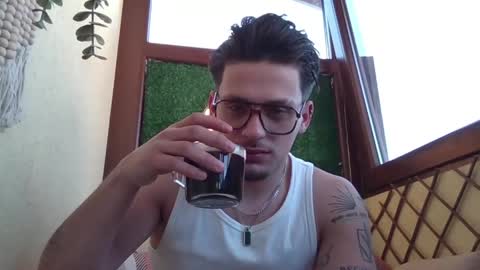 Snapshot of roberto_twink1 chatting on April 26, 10:02 am Roberto online show from April 26, 10:02 am