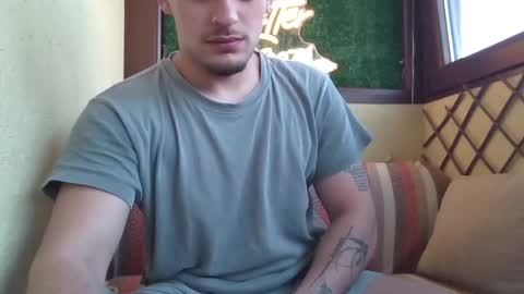 Snapshot of roberto_twink1 chatting on April 28, 5:45 am Roberto online show from April 28, 5:45 am