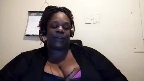 robertswhitney52 online show from December 13, 10:48 pm