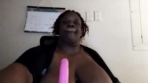 robertswhitney52 online show from December 20, 9:00 pm