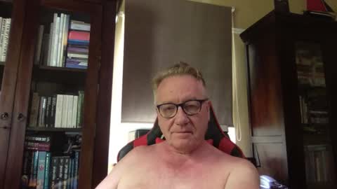 Snapshot of roberttherabbit chatting on December 30, 8:21 am RobertTheRabbit online show from December 30, 8:21 am