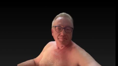 Snapshot of roberttherabbit chatting on December 17, 2:45 pm RobertTheRabbit online show from December 17, 2:45 pm