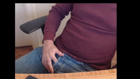 Snapshot of robidan6923 chatting on December 9, 3:00 pm robidan6923 online show from December 9, 3:00 pm