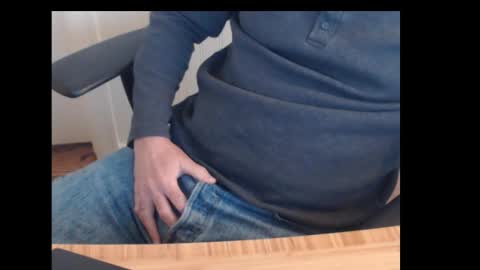 Snapshot of robidan6923 chatting on February 26, 2:36 pm robidan6923 online show from February 26, 2:36 pm