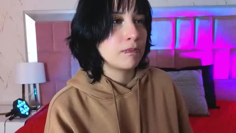 Snapshot of robinbennett chatting on June 11, 12:47 pm robin D online show from June 11, 12:47 pm