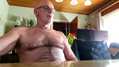 Snapshot of robke1966 chatting on March 3, 7:25 am robke1966 online show from March 3, 7:25 am