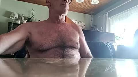 Snapshot of robke1966 chatting on March 21, 7:24 am robke1966 online show from March 21, 7:24 am