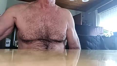 Snapshot of robke1966 chatting on April 5, 6:43 am robke1966 online show from April 5, 6:43 am