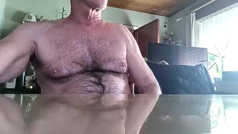 Snapshot of robke1966 chatting on April 7, 6:25 am robke1966 online show from April 7, 6:25 am