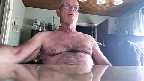 Snapshot of robke1966 chatting on May 6, 6:41 am robke1966 online show from May 6, 6:41 am