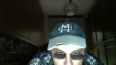 Snapshot of roby360 chatting on February 18, 1:00 pm robertino online show from February 18, 1:00 pm