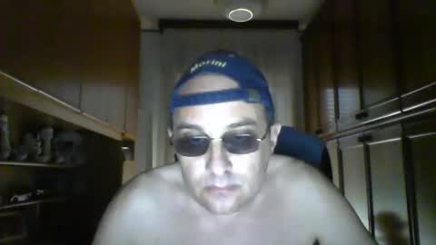 Snapshot of roby360 chatting on March 9, 1:26 pm robertino online show from March 9, 1:26 pm