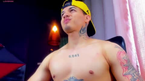 Snapshot of rocco_santos chatting on May 22, 6:35 pm rocco_santos online show from May 22, 6:35 pm