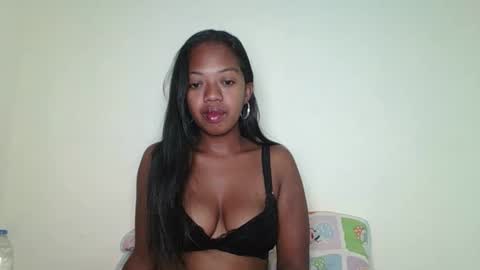 rochellinah online show from April 22, 8:17 am