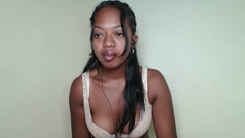 Snapshot of rochellinah chatting on May 12, 7:27 am rochellinah online show from May 12, 7:27 am