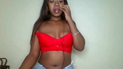 Snapshot of rochellinah chatting on June 4, 1:55 am rochellinah online show from June 4, 1:55 am