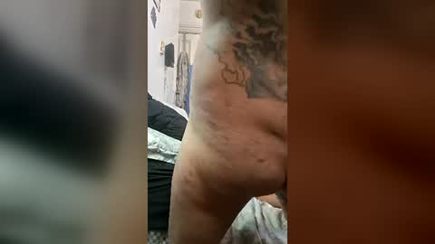 Snapshot of rock_hard_daddy_86 chatting on June 19, 7:01 am rock_hard_daddy_86 online show from June 19, 7:01 am