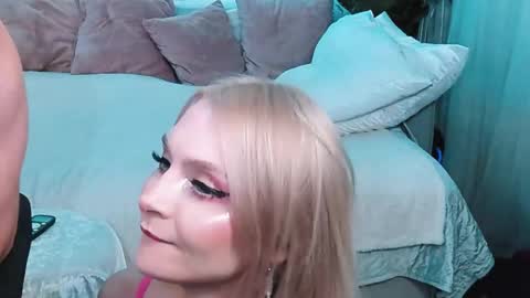 Snapshot of rockstarsgames chatting on November 6, 9:10 am Lina and Den online show from November 6, 9:10 am