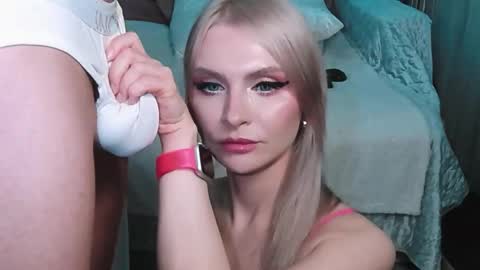 Snapshot of rockstarsgames chatting on November 7, 9:31 am Lina and Den online show from November 7, 9:31 am