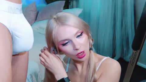 Snapshot of rockstarsgames chatting on November 10, 9:52 am Lina and Den online show from November 10, 9:52 am