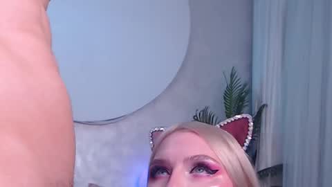 Snapshot of rockstarsgames chatting on November 12, 4:57 am Lina and Den online show from November 12, 4:57 am