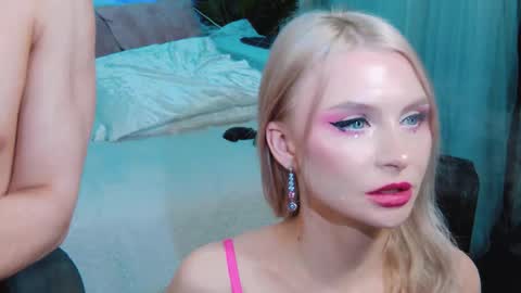 Snapshot of rockstarsgames chatting on November 15, 4:32 am Lina and Den online show from November 15, 4:32 am