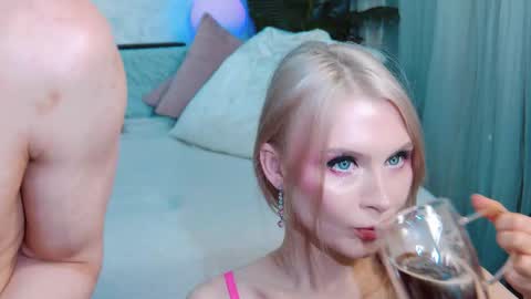 Snapshot of rockstarsgames chatting on November 17, 5:35 am Lina and Den online show from November 17, 5:35 am