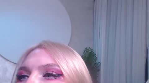 Snapshot of rockstarsgames chatting on November 22, 5:17 am Lina and Den online show from November 22, 5:17 am