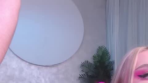 Snapshot of rockstarsgames chatting on November 23, 5:29 am Lina and Den online show from November 23, 5:29 am